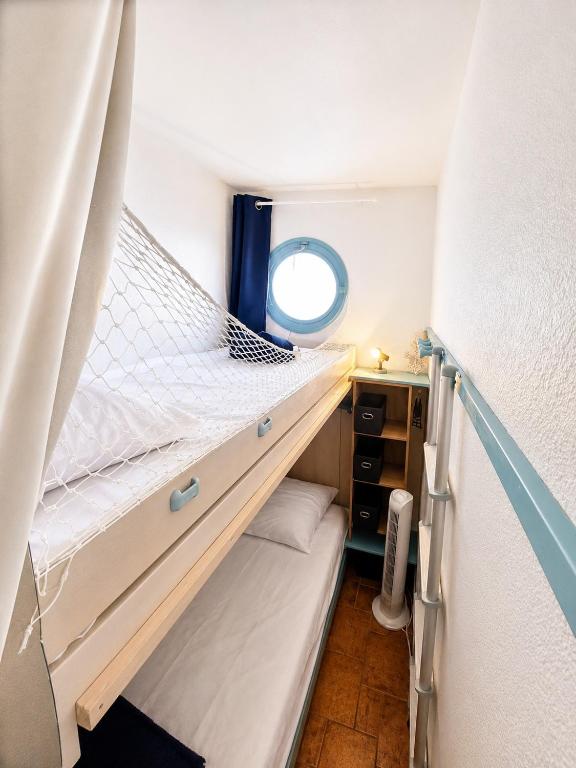 Studio cabine terrasse et parking vue port - 5