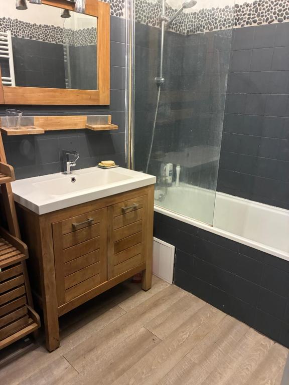 APPARTEMENT ENTIER dans une résidence privée avec gardien, piscine et aire de jeux pour enfants - 4