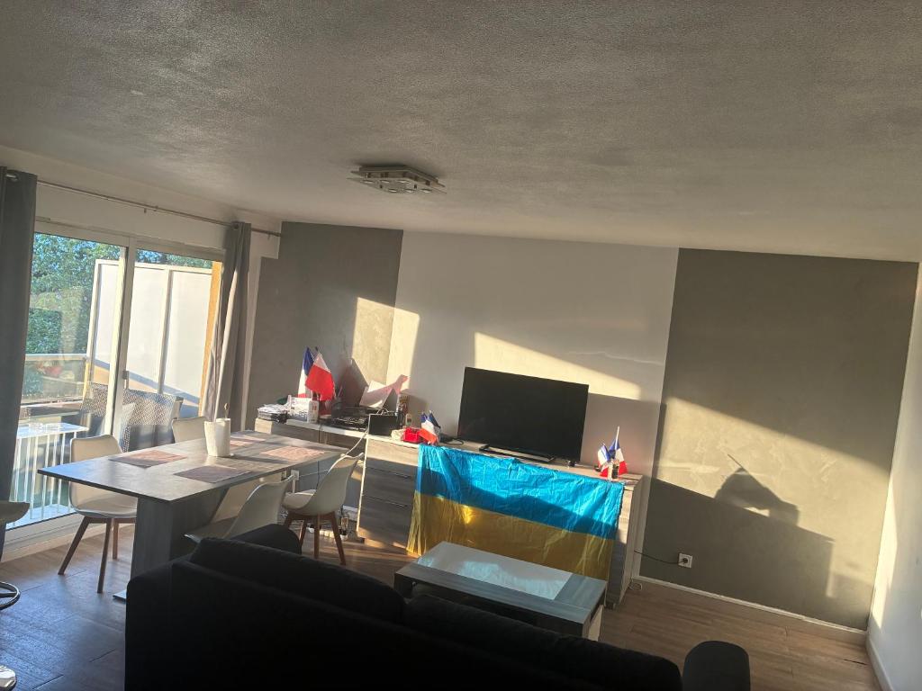 APPARTEMENT ENTIER dans une résidence privée avec gardien, piscine et aire de jeux pour enfants - 3