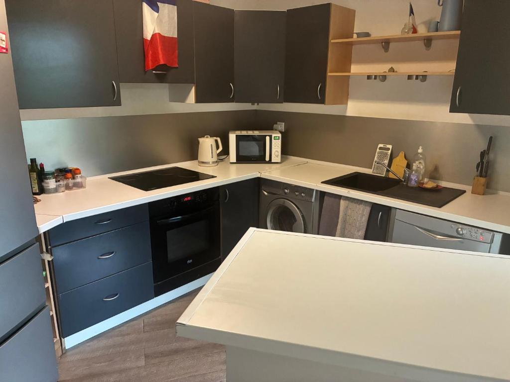 APPARTEMENT ENTIER dans une résidence privée avec gardien, piscine et aire de jeux pour enfants - 2