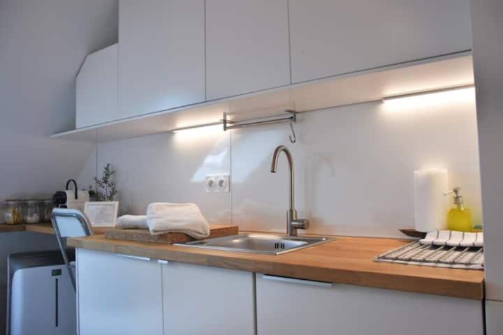 Coeur de Paris sur la Place Maubert Studio entier neuf calme clair propre avec Vue Tout Paris cuisine salle de bains ascenseur AC - 3