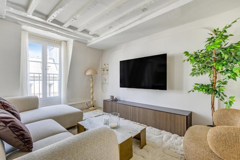 Pick A Flat's Apartment in Champs-Elysées - Rue Ponthieu - 3
