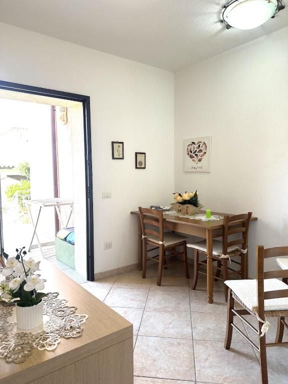 Oleanders House - Two-Room Apartment with Private Terrace in Olbia - 1