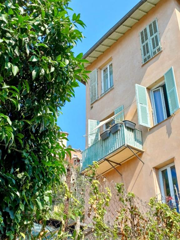 2p rénové dans bel immeuble Niçois de Caractère - 2