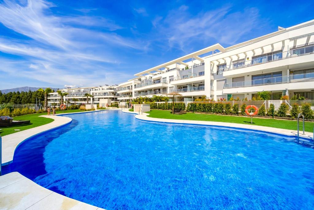 New apartment with a private garden and resort amenities - 1