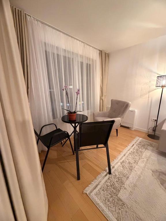 Modern Riverside Apartment - 5