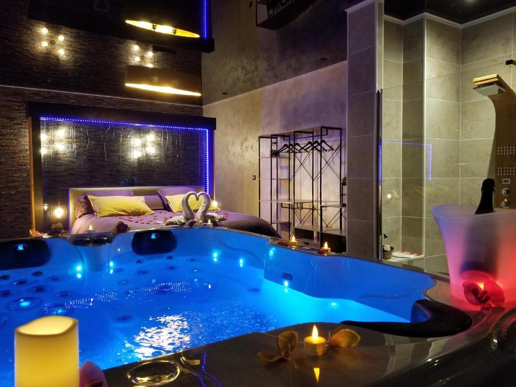 Suite avec Jacuzzi - Clim - Terrasse - Wi-Fi - 3