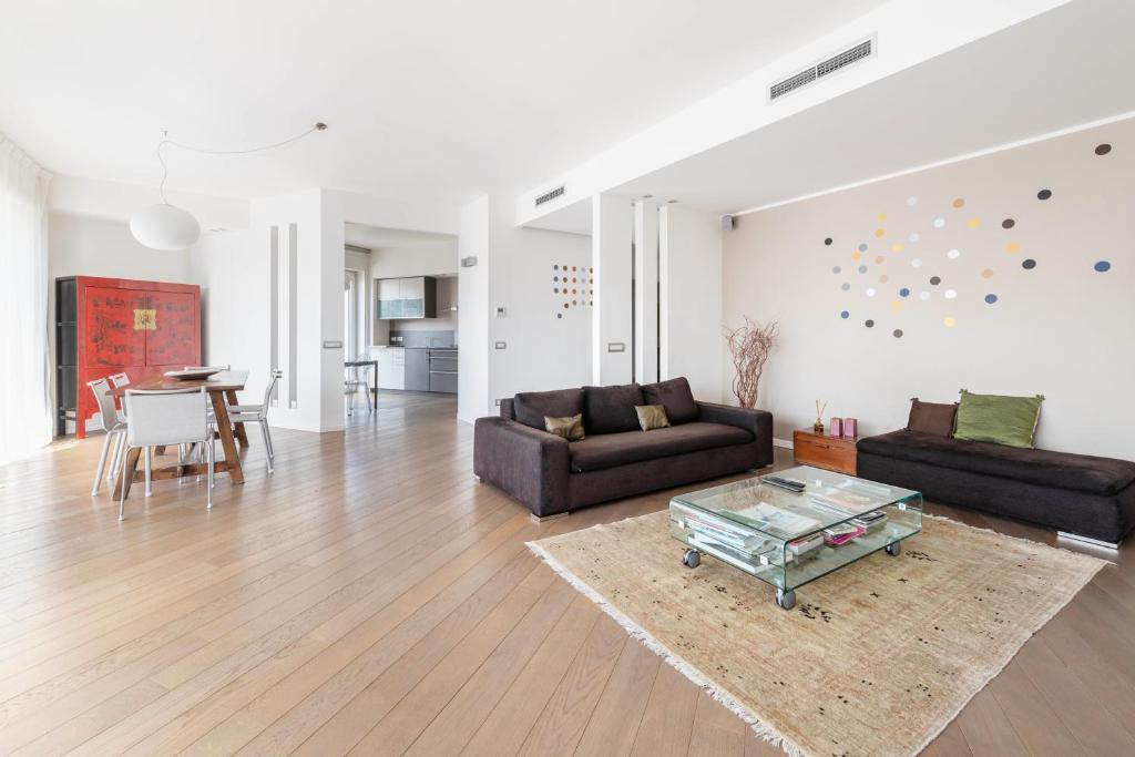 Milano Lush Contemporary Flat, wonderful home with 3 Bedrooms, 6 guests - 3