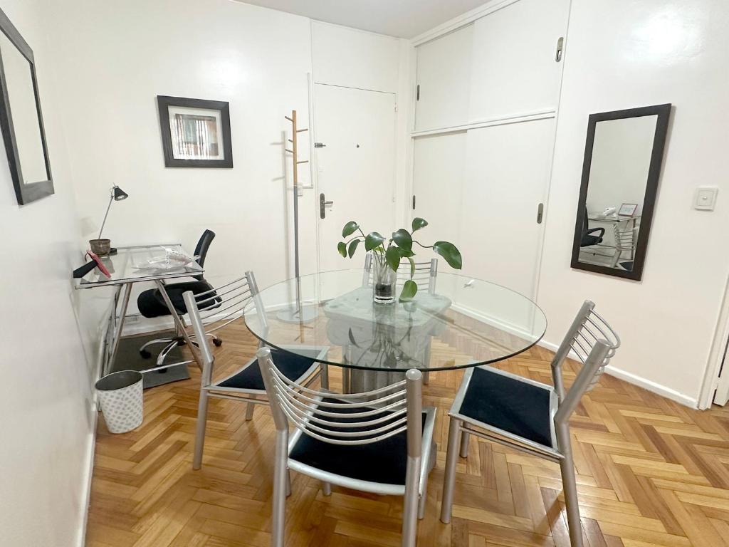 Libre Checkin Elegante Apartamento en Pleno Centro de Buenos Aires, a pasos de la calle Florida,muy cerca de Puerto Madero, Zona de Shopping, Galerias Pacifico - 1