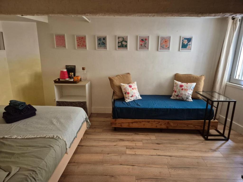 17m2 Flower studio dans le centre historique Ecusson - 3