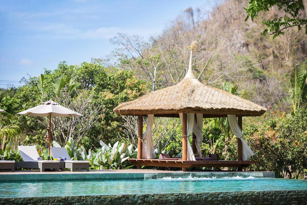 スイミングプール