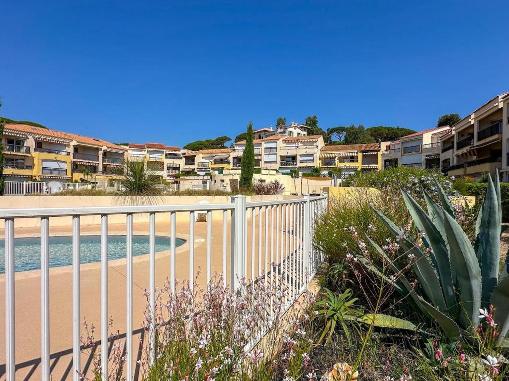 Plages et Port à pied avec Piscine pour 4 personnes - 5
