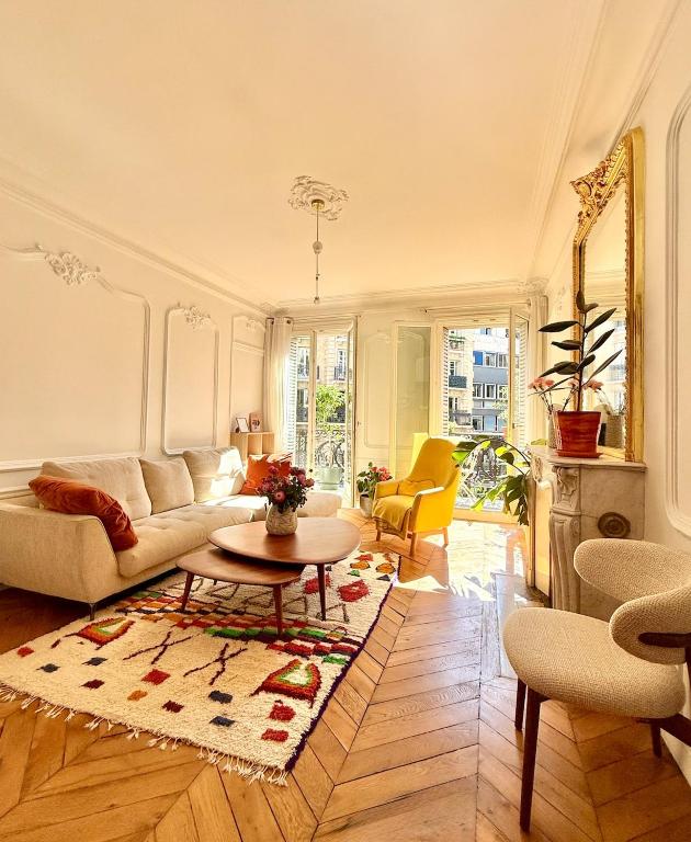 Elegant Haussmannian between - 1