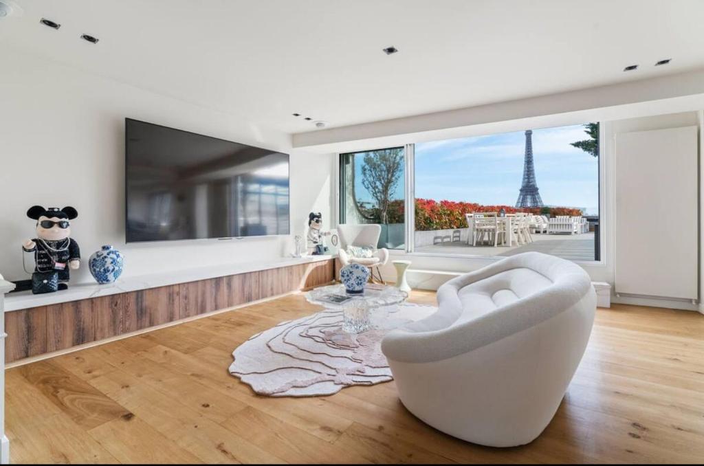 Luxury Apartment Rooftop - 3