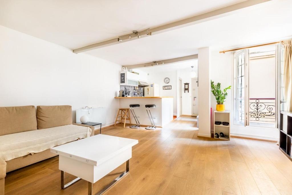 Elegant Modern Apartment in the Heart of Le Marais - 2