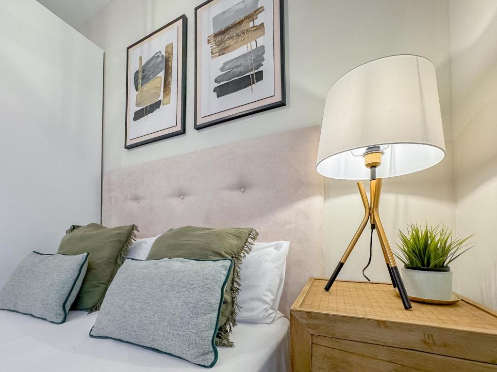 Bailen Central Lofts by Stay Belonio - 4