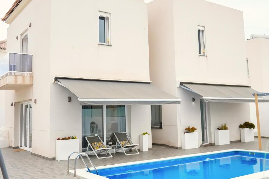 Casa Rafa Villa, 4BR Private Pool, Costa Adeje, Tenerife - 3