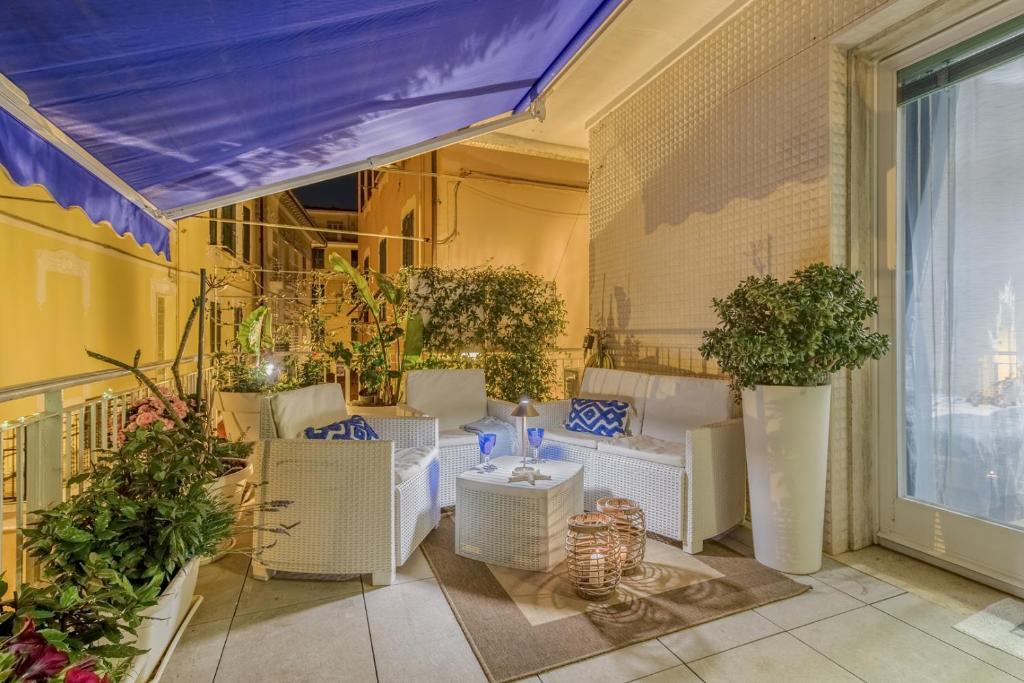 Home Terrace - 1
