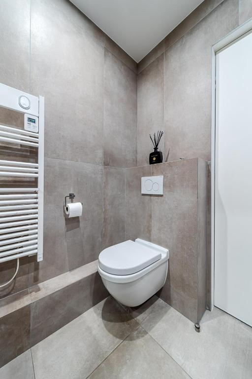 AC 2 bedrooms - 4