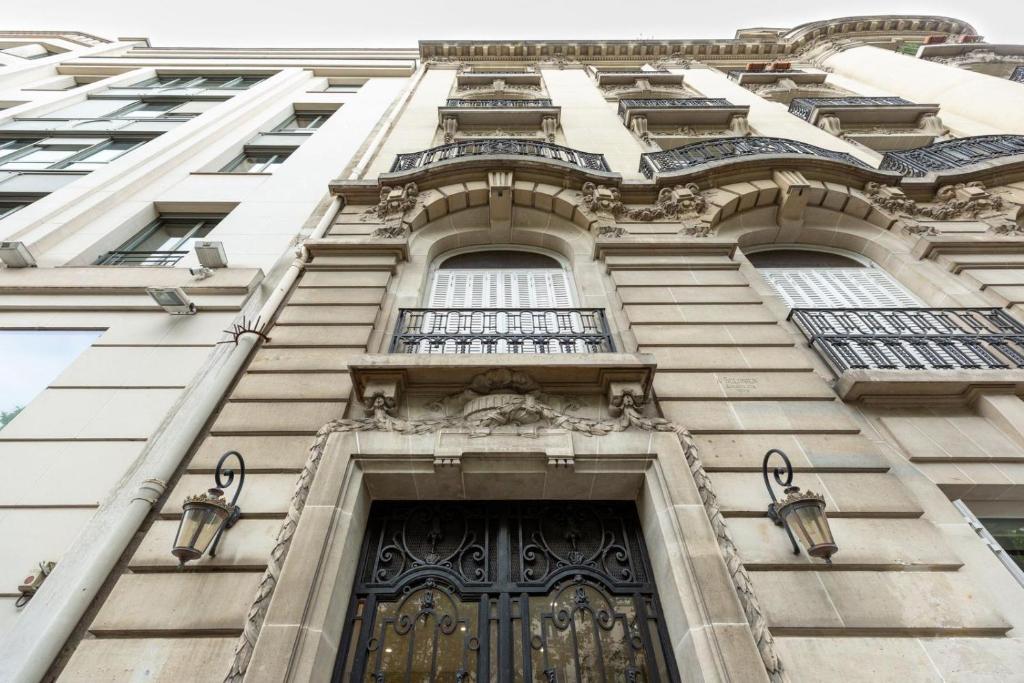 Arc de Triomphe View - Sleeps 7 - Elegant 1BR - Terrace - 4