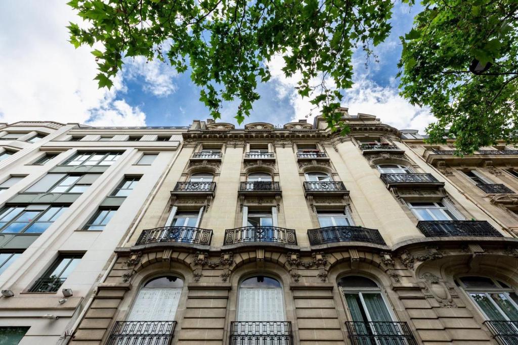 Arc de Triomphe View - Sleeps 7 - Elegant 1BR - Terrace - 2