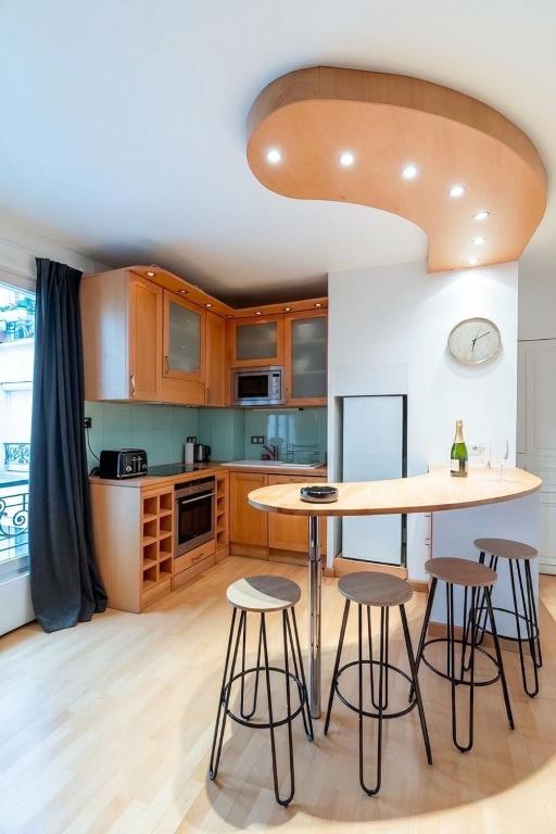 Elegant 2BR - Sleeps 7 - Walk to Arc de Triomphe - 5