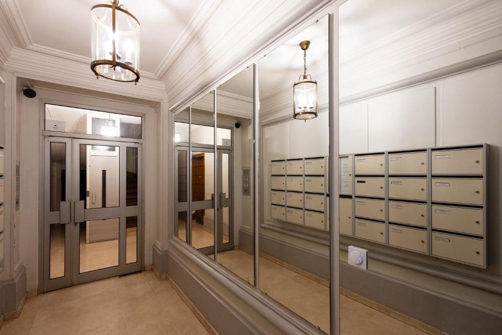 Elegant 2BR - Sleeps 7 - Walk to Arc de Triomphe - 3