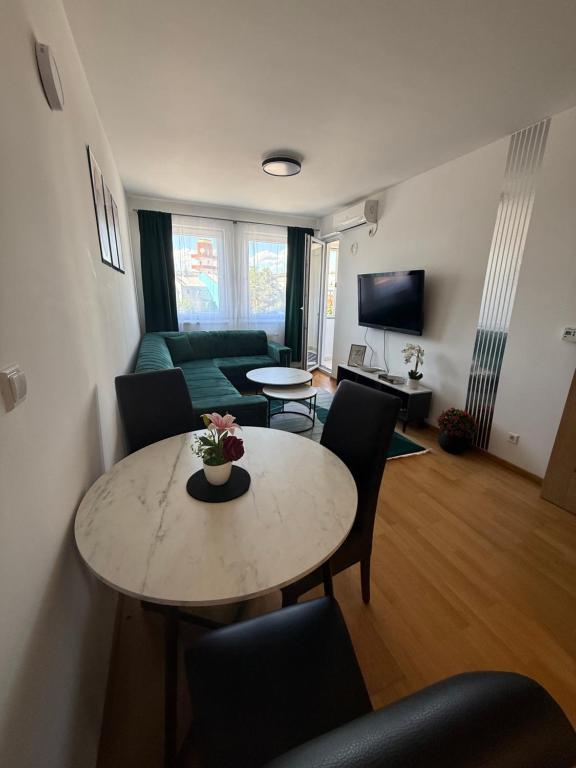 Daky home near AirPort ,tram and City center - 4