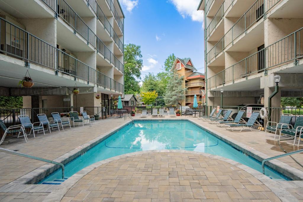 Swimming pool, Oak Square Rentals in Gatlinburg (TN)