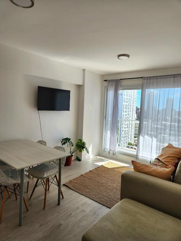 Apartment Centrally located, unobstructed view, and garage - 1