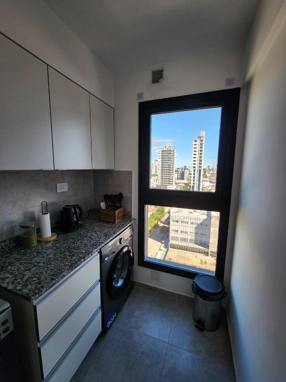 Apartment Centrally located, unobstructed view, and garage - 2