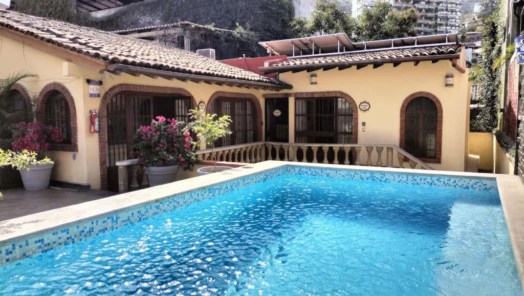 Zona Romántica Suites — Full Boutique Building - 2