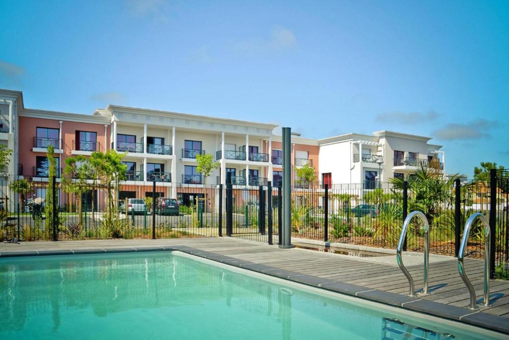 Coastal Stay with Pool in La Baule - 5