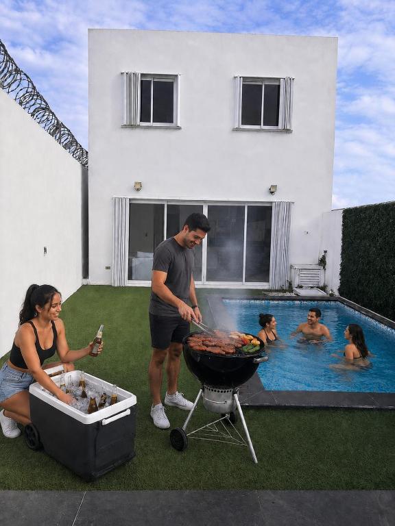 House with Private Pool BBQ Beach 15 Min Away - 1