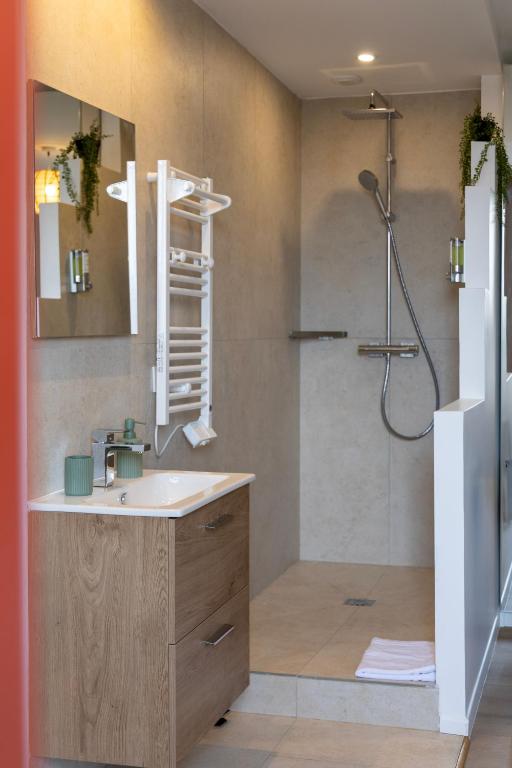 Maison L'Escale, proche des bords de Loire, 6 chambres avec sdb privée, jardin & terrasse - 4