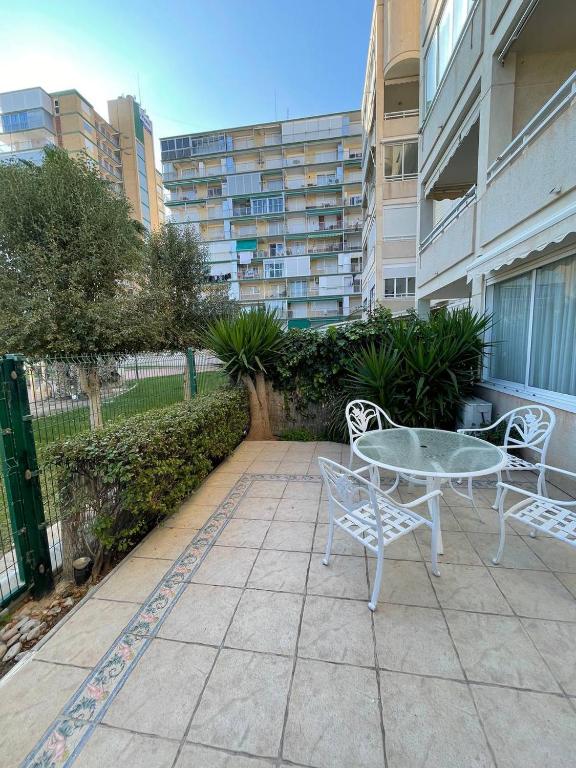 Beachfront apartment with Sea Views, Pool, Parking - 4