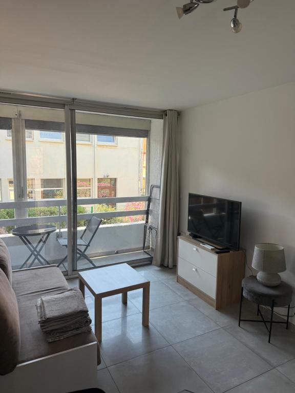 Superbe studio climatisé sur le port de Hyeres - 4