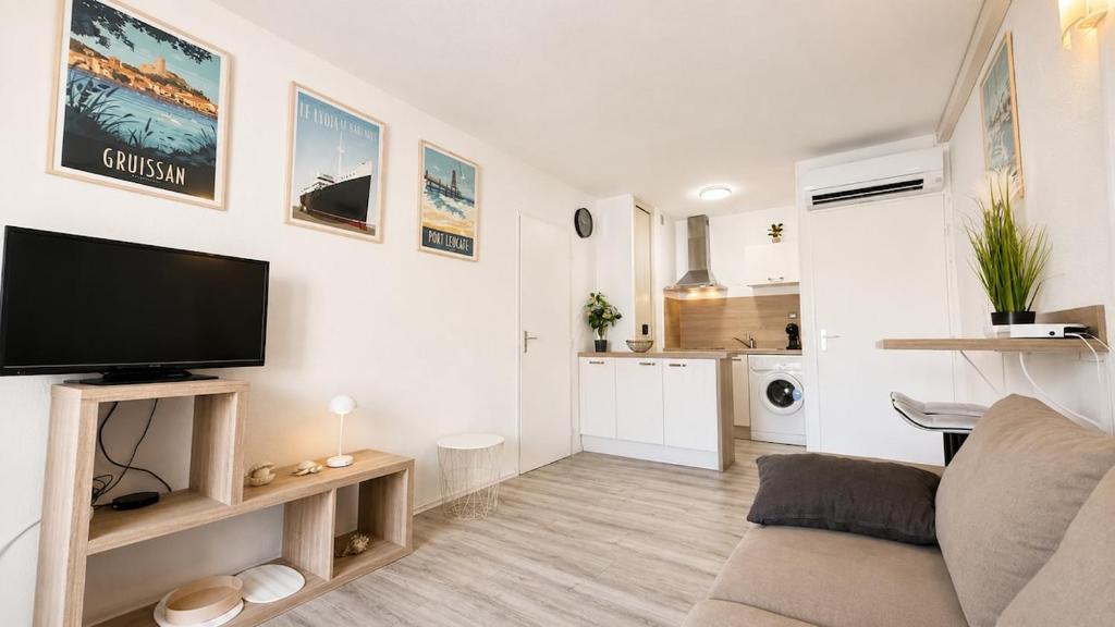 Cosy Catalan apartment, AC, walk to beach and shops - 5