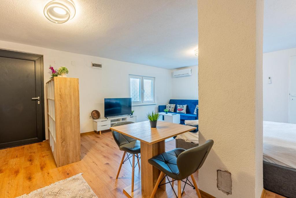 Downtown Nest Apartments & Parking - 2