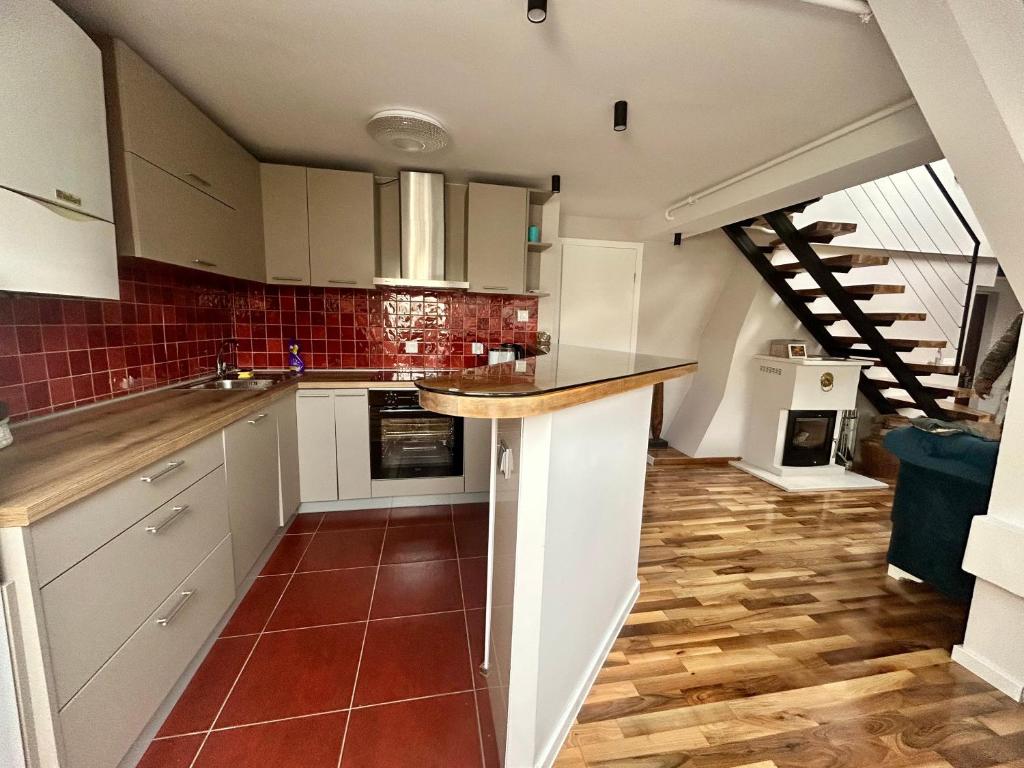 Central attic apartment in a heritage building - 5