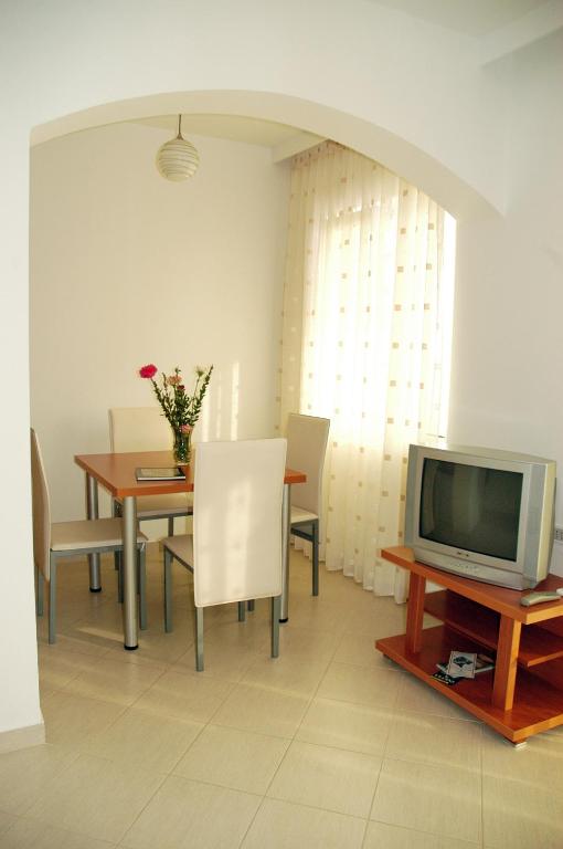 Apartments 3ADE - 1