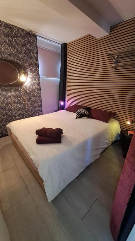 Appartement T2 déco 70's rénové à 300m de la plage - 2