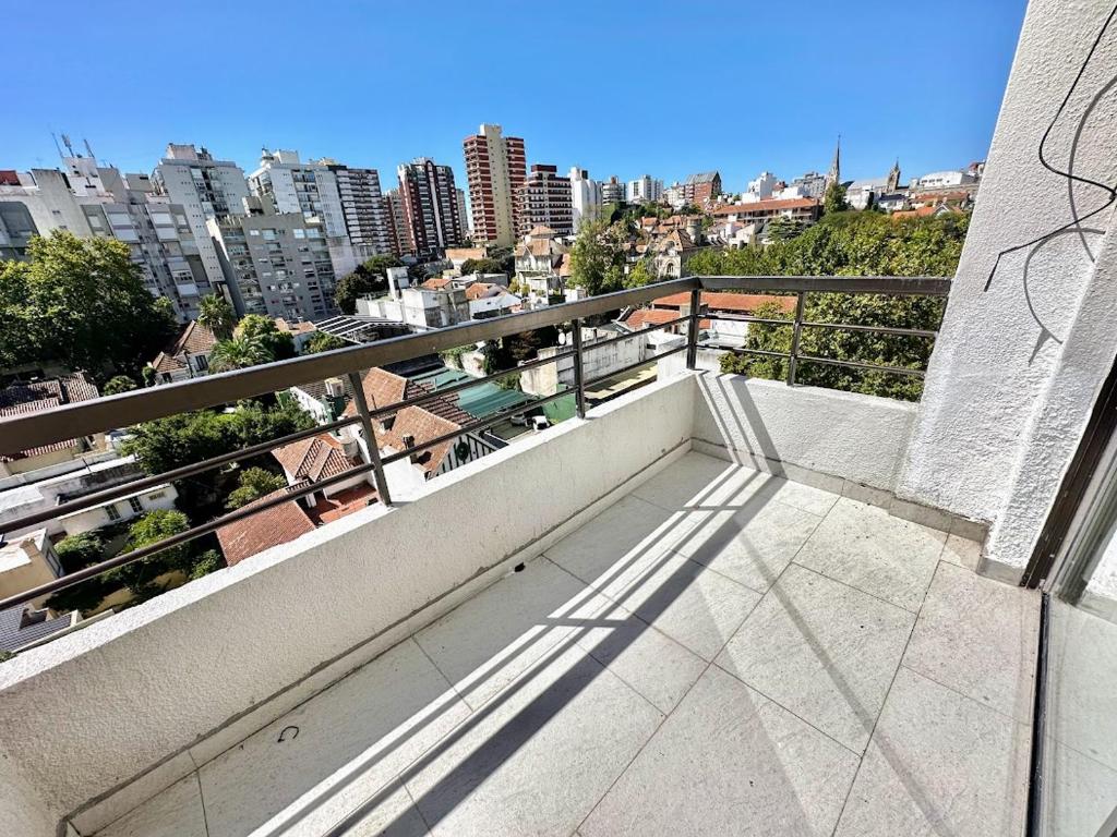 2 AMBIENTES con BALCÓN en ZONA GUEMES - 4