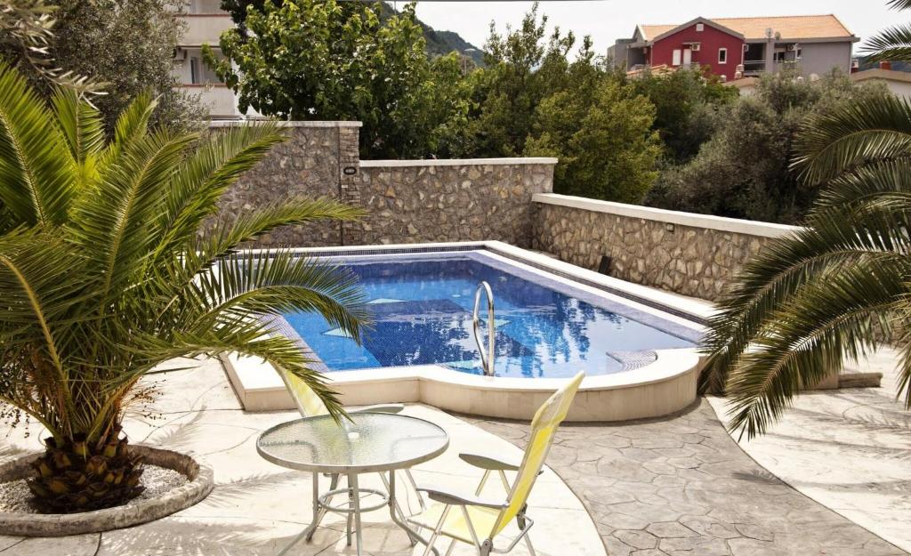 Villa Petrovac Guesthouse Rooms - 1