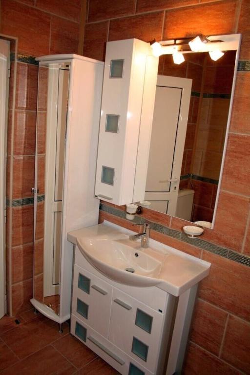 Villa Petrovac Guesthouse Rooms - 4
