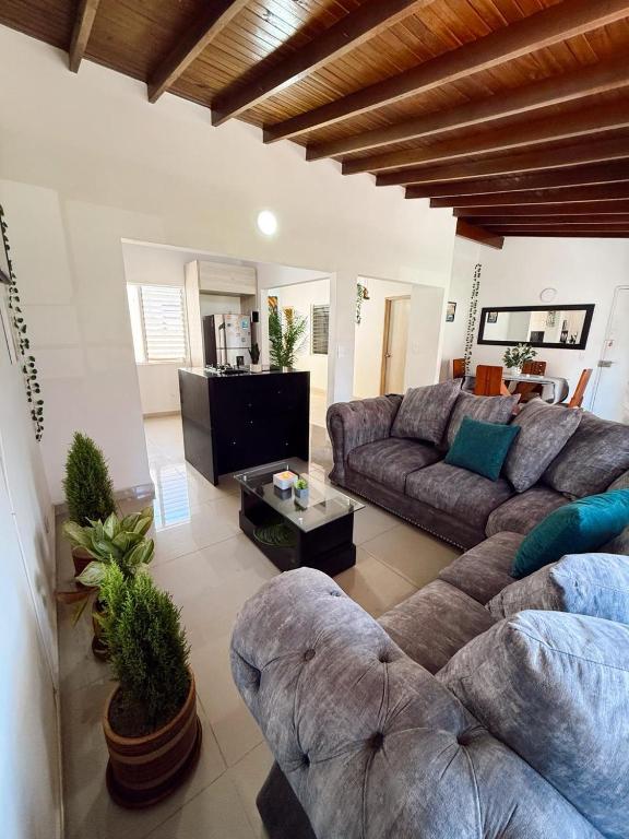 Apartamento amplio para grupos, a pasos del Estadio Atanasio - Laureles - 2