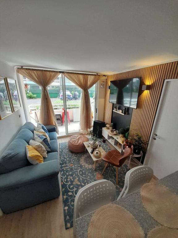 Large Urban Oasis Balcony y Parking y Metro L2 y L4A - 3