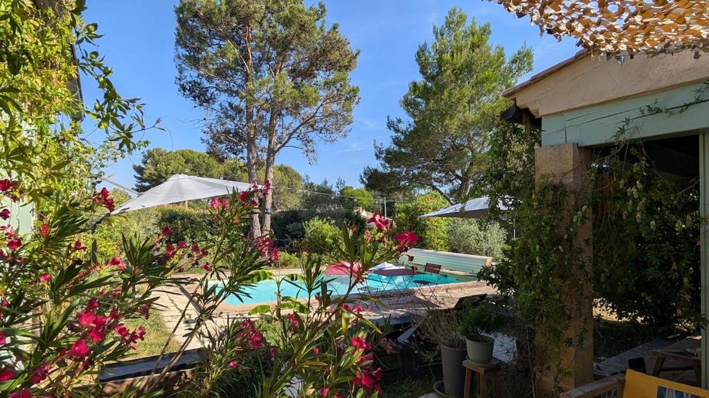 Family villa with pool in Aix-en-Provence - 4