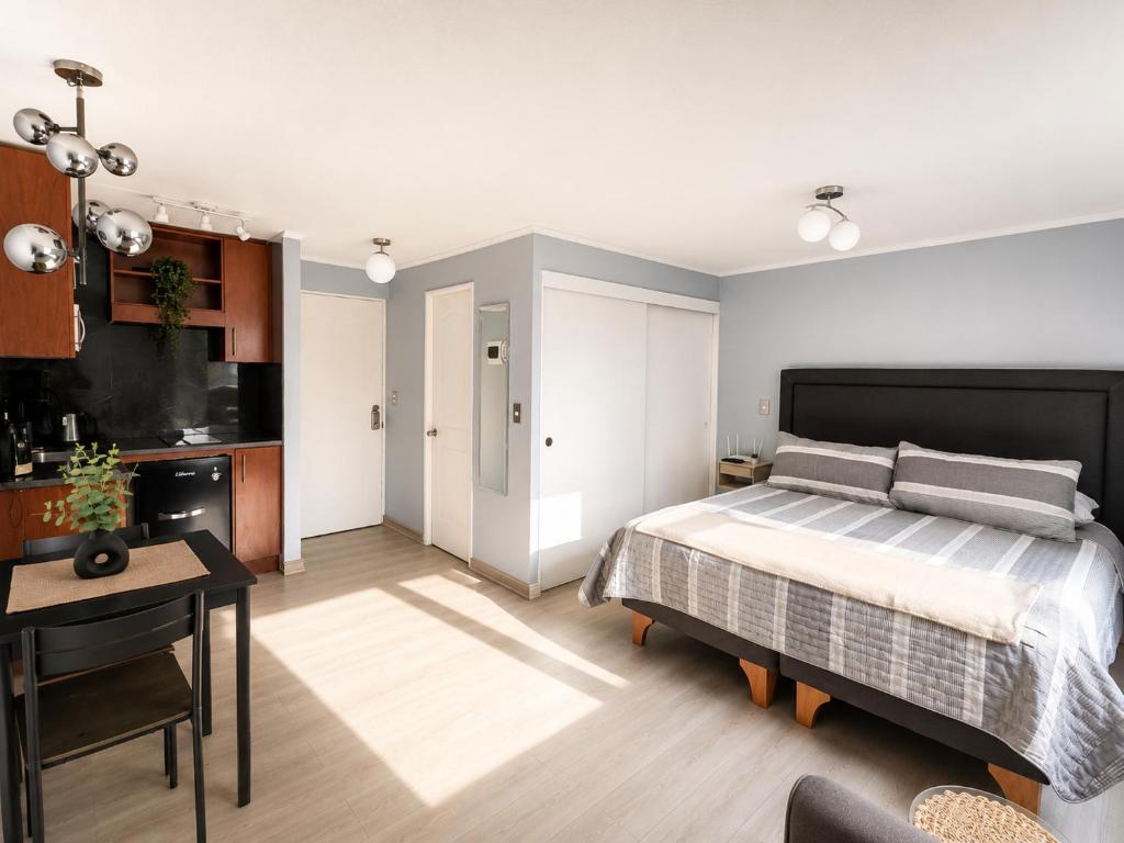King Bed + Parking | Barrio Italia - 4