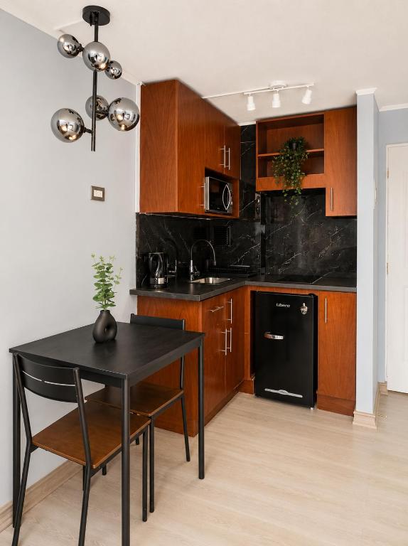 King Bed + Parking | Barrio Italia - 5
